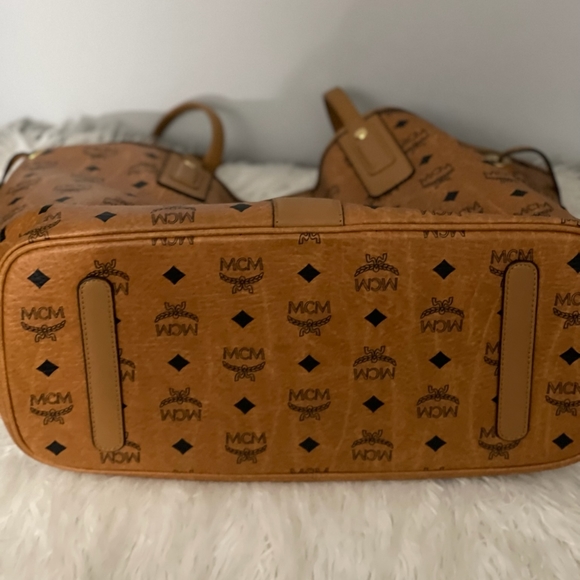 COPY - MCM bag - Picture 5 of 7